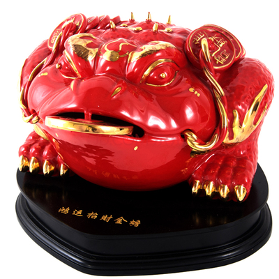 中國紅瓷 招財進(jìn)寶三足金蟾擺件的藝術(shù)與寓意